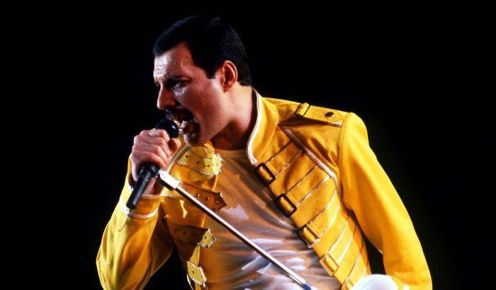 Ventisei anni senza Freddie Mercury: indimenticabile rockstar