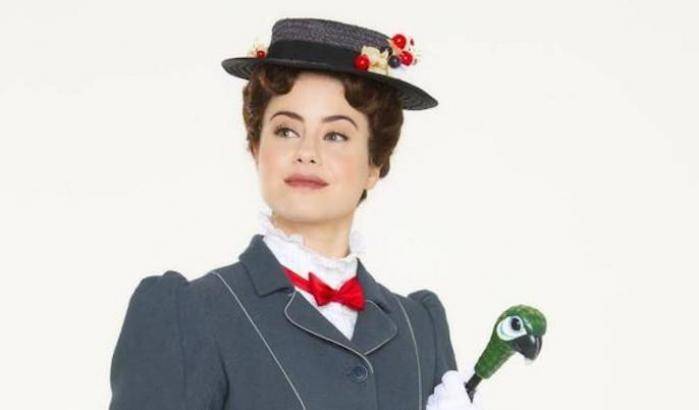 Mary Poppins arriva a teatro, interpretata da Giulia Fabbri