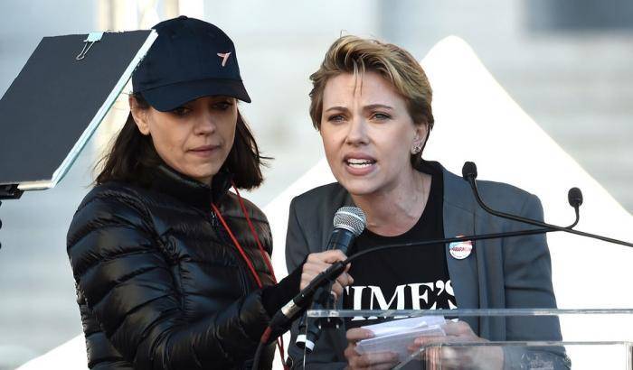 #WomensMarch, anche Scarlett Johansson in strada contro le molestie