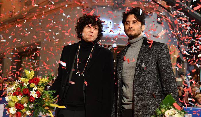 Sanremo, Ermal Meta e Fabrizio Moro sospesi dalla gara: non canteranno stasera