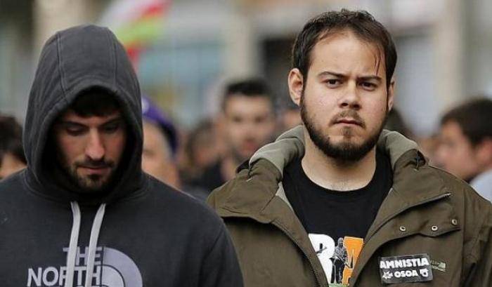 Due anni di carcere per canzoni contro il re: la Spagna condanna due rapper