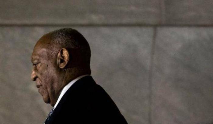 Bill Cosby torna alla sbarra per violenza sessuale e la pubblica accusa mette a segno un gran colpo