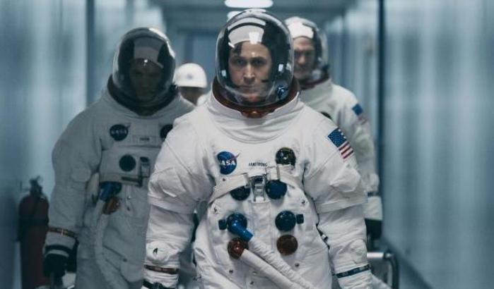 Conservatori Usa contro “First Man” di Chazelle: “Sulla Luna non è inquadrata la bandiera americana”