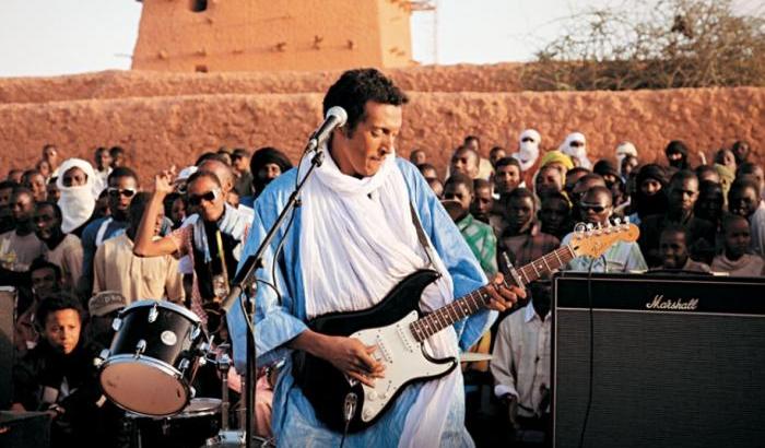 Bombino, il tuareg rock tra Hendrix e il Sahara