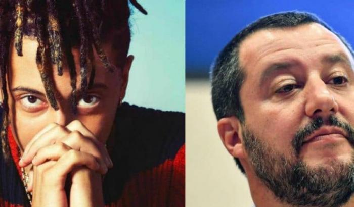 Salvini aizza i follower contro Ghali e partono gli insulti razzisti: "Ha una banana al posto del microfono"