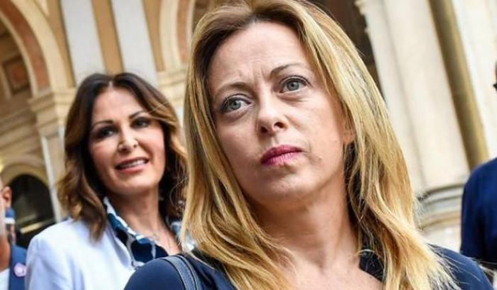 Giorgia Meloni scatena i 'fans' contro Banderas: "I migranti li faccia andare in Spagna..."