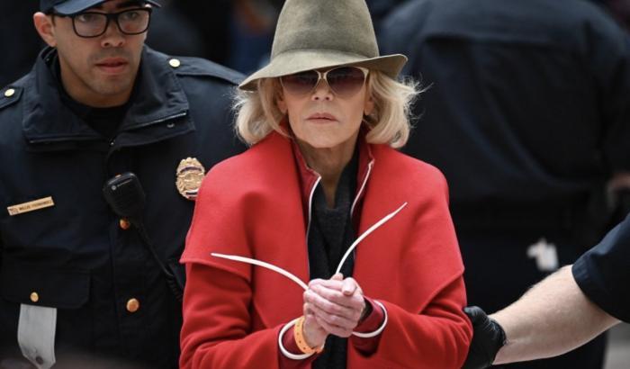 Protesta contro i cambiamenti climatici: Jane Fonda arrestata per la quarta volta