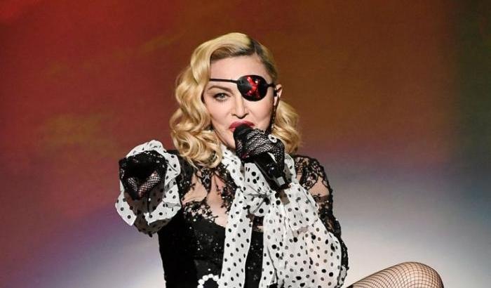 Madonna sospende il Madame X tour: “Dolore troppo forte”