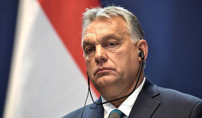 Orban imbavaglia i teatri per legge. Agis e Federvivo: “Da regime totalitario”
