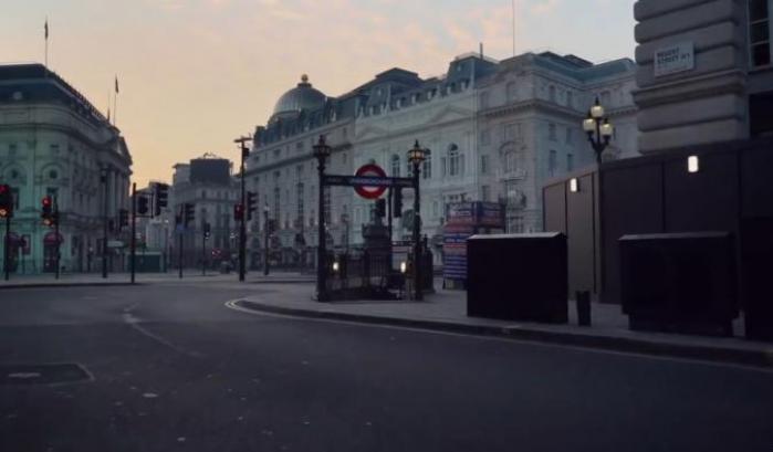 Fascino e inquietudine nella Londra “ghost town” dei Rolling Stones: il video