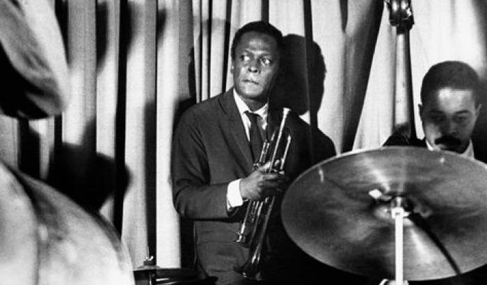Ciao Jimmy Cobb, batterista-poeta nel capolavoro "Kind of Blue" di Miles Davis
