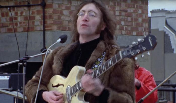 Da “Imagine” ai Beatles sul tetto: video in ricordo di John Lennon