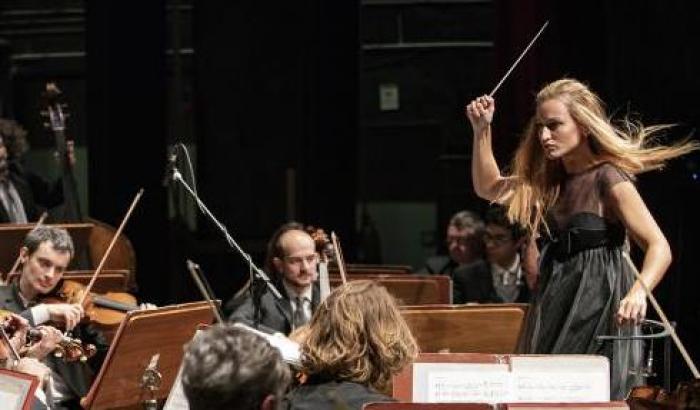 Beatrice Venezi: «L’Italia non accetta donne al vertice e non solo nella musica»