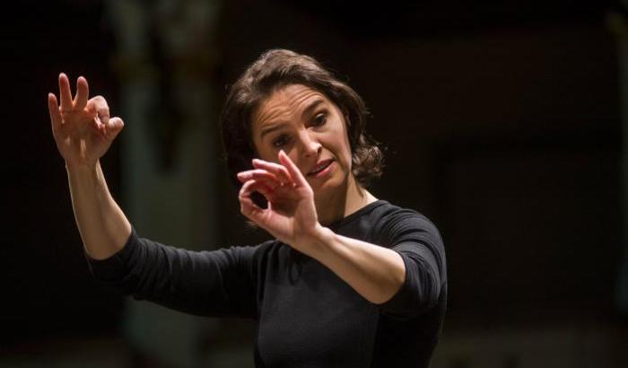 Oksana Lyniv a Bologna, prima direttrice a guida di un’orchestra di una Fondazione italiana