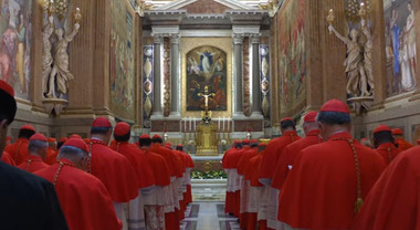 Il conclave inizia ufficialmente: si chiudono le porte della Sistina