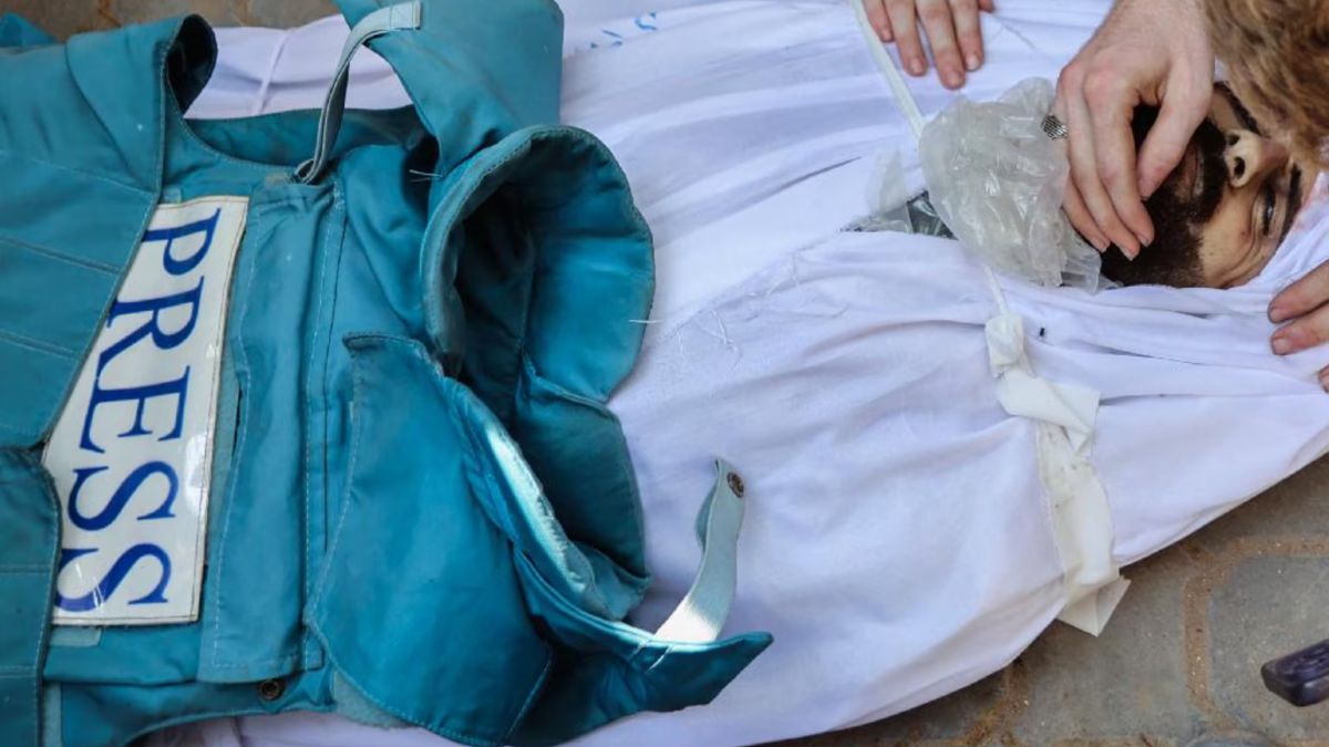 Attacco all'internet point dei giornalisti: centro culturale sotto le macerie