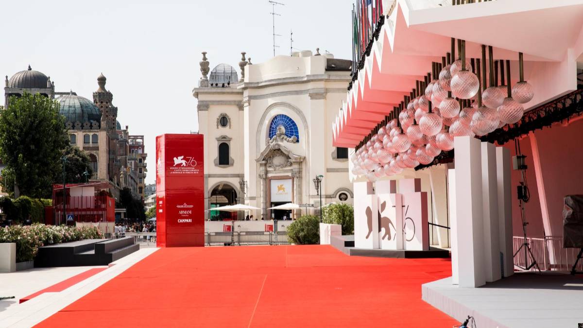 Venezia, l'attesa oggi è per Jude Law e Cate Blanchett