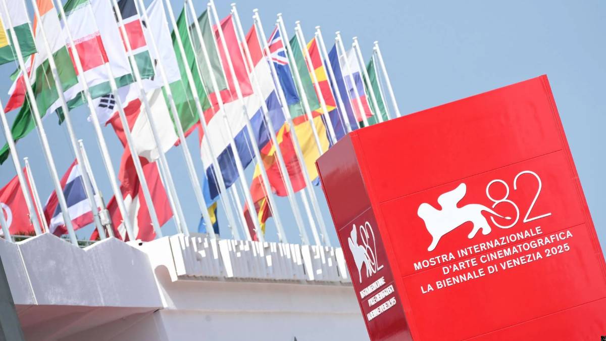 Venezia, attesa per Emma Stone e George Clooney al Lido