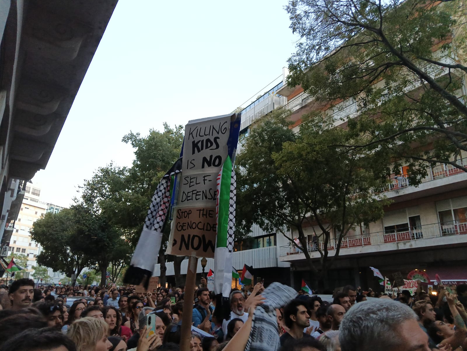 Si sciopera anche a Lisbona: in migliaia contro il genocidio