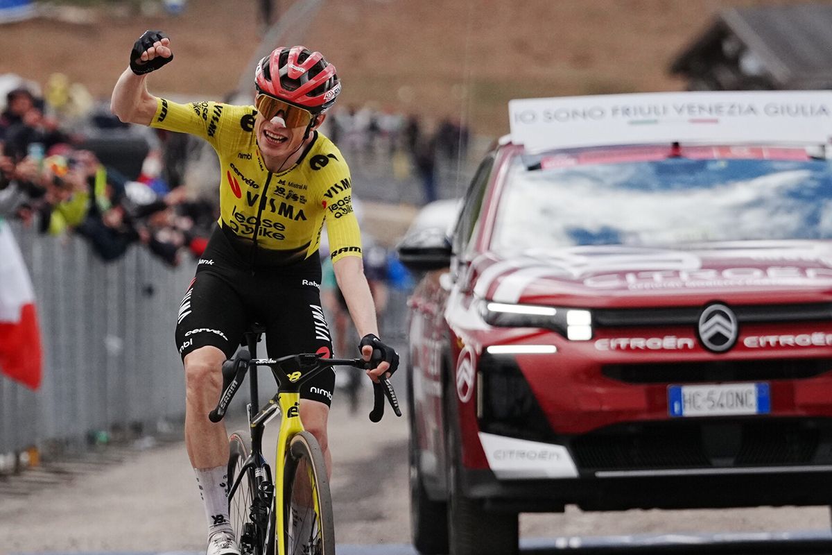 Giro d’Italia, Vingegaard rompe gli indugi: ora la Corsa Rosa entra nel vivo. Eulalio resta in maglia Rosa