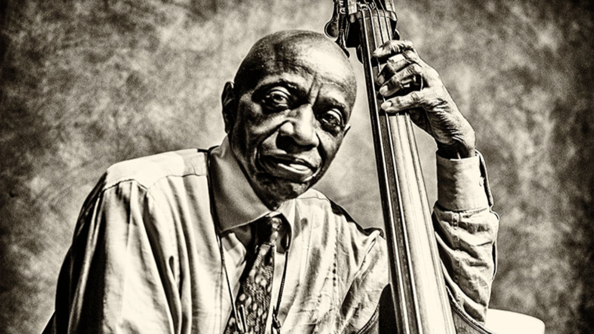 Reggie-Workman-photo-schindelbeck-FRA_7148_800p-3581318412-1591897263678.jpg-2 Reggie Workman gigante del jazz sarà ospite a Siena