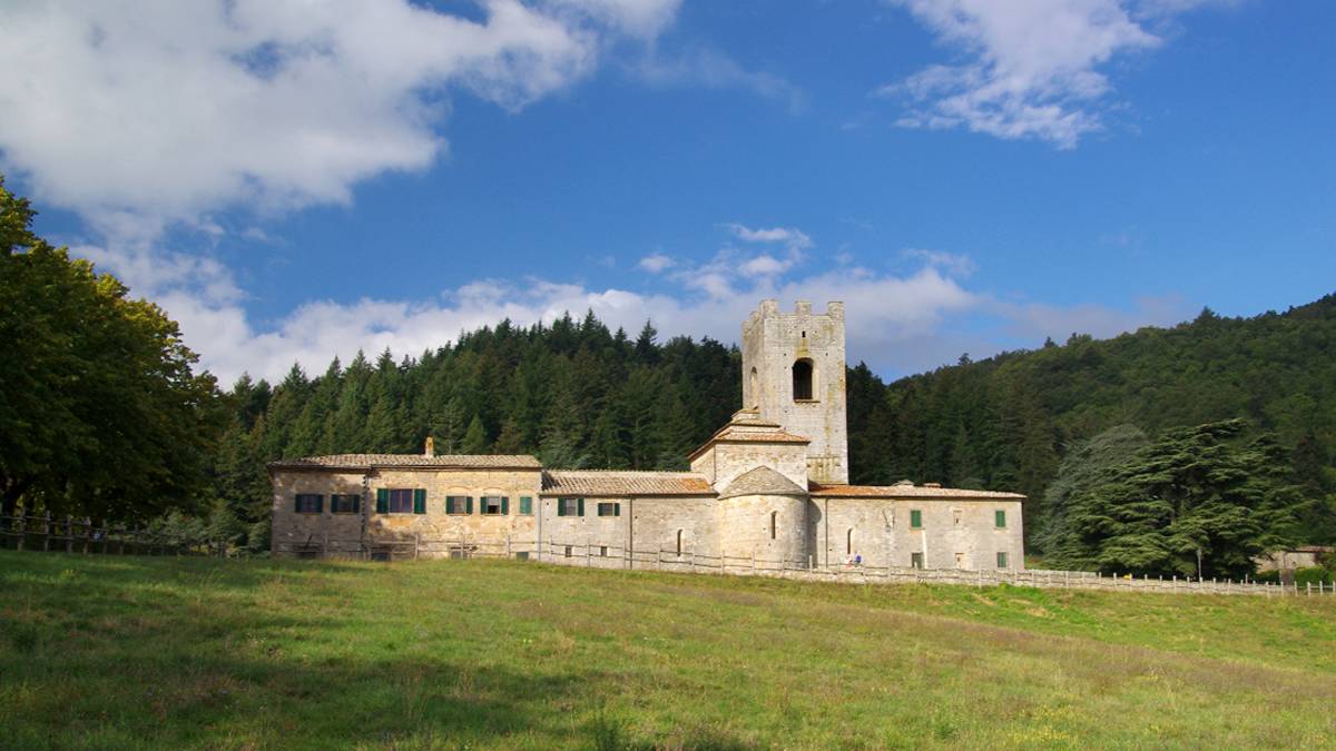 Badia-a-Coltibuono-veduta (1) Badia a Coltibuono: i monaci, i signori, il vino e le nuove sfide della biodiversità